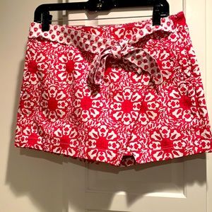 Vineyard vines skort.